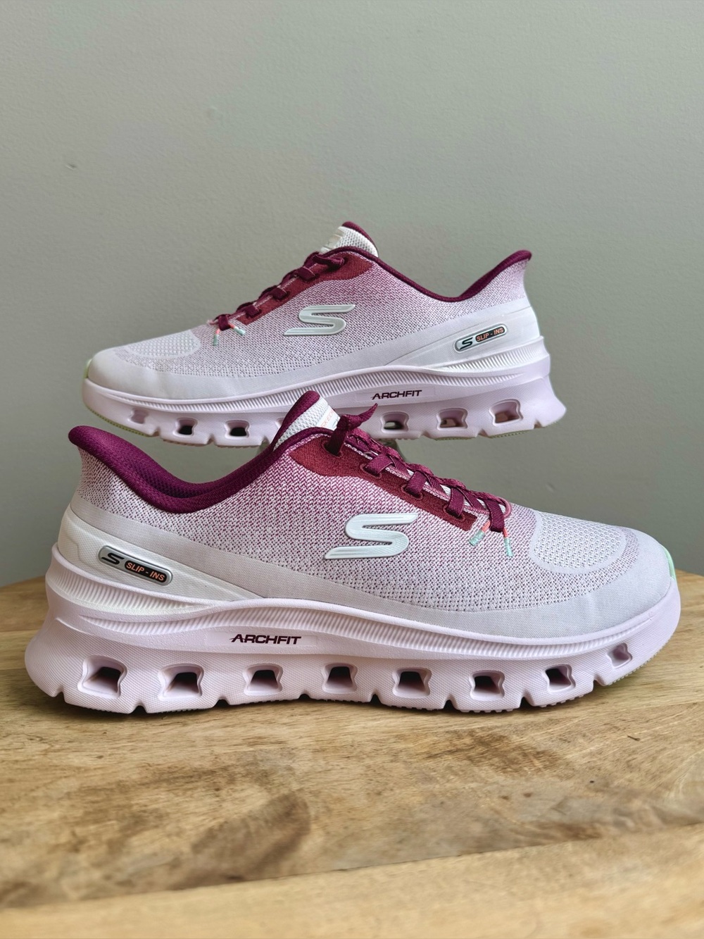 Skechers Hands-Free Slip-Ins Arch Fit Glide-Step Pro — Women's Size 9.5